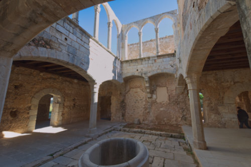 Claustro inferior del palacio abacial del monasterio de la Valldigna